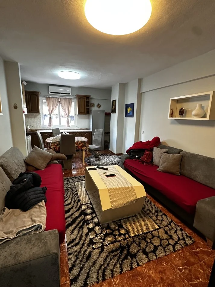 Tirane, jepet me qera apartament 2+1+Ballkon Kati 8, 107 m² 500 € (Rruga Dritan Hoxha)