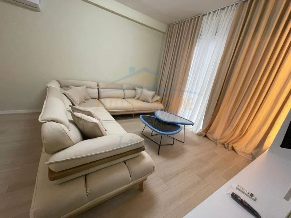 Tirane, jepet me qera apartament 2+1+Ballkon Kati 1, 113 m² 1.200 € (Liqeni Thate)