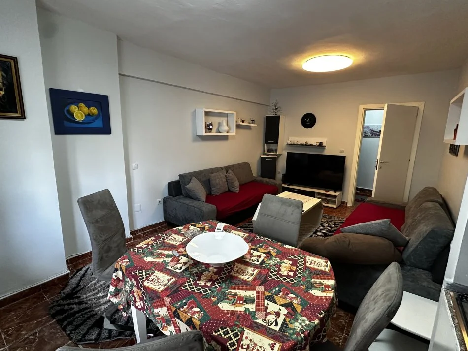 Tirane, jepet me qera apartament 2+1+Ballkon Kati 8, 107 m² 500 € (Rruga Dritan Hoxha)