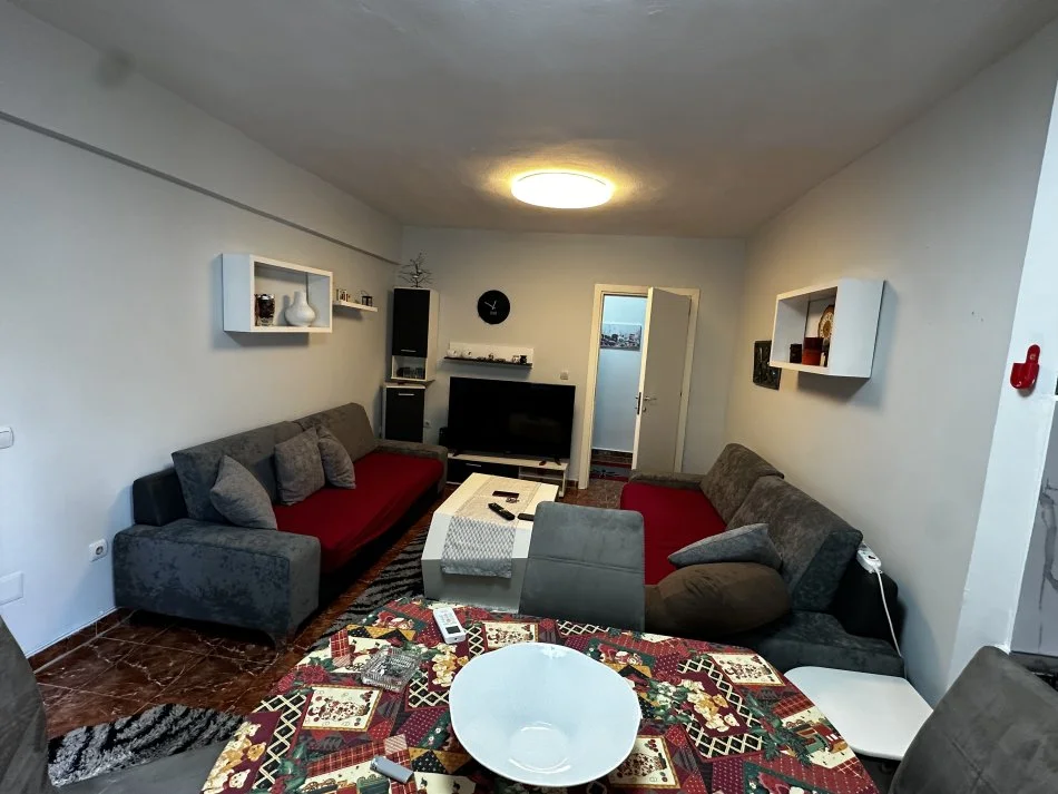 Tirane, jepet me qera apartament 2+1+Ballkon Kati 8, 107 m² 500 € (Rruga Dritan Hoxha)