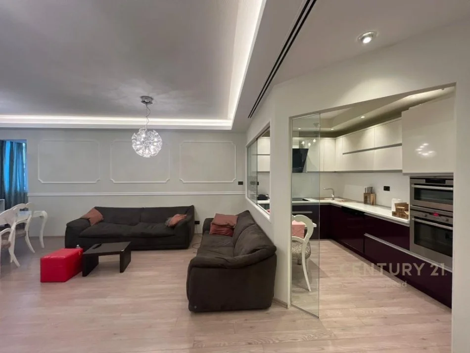 Tirane, jepet me qera apartament 3+1 Kati 10, 170 m² 1.500 € (Ish Blloku)