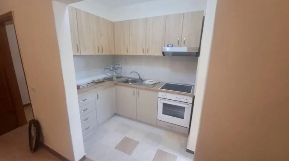 Tirane, jepet me qera apartament 2+1+Ballkon Kati 1, 75 m² 500 € (Rruga Hysen Gjura)