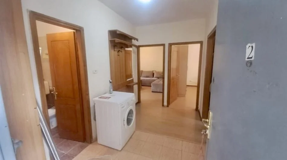 Tirane, jepet me qera apartament 2+1+Ballkon Kati 1, 75 m² 500 € (Rruga Hysen Gjura)