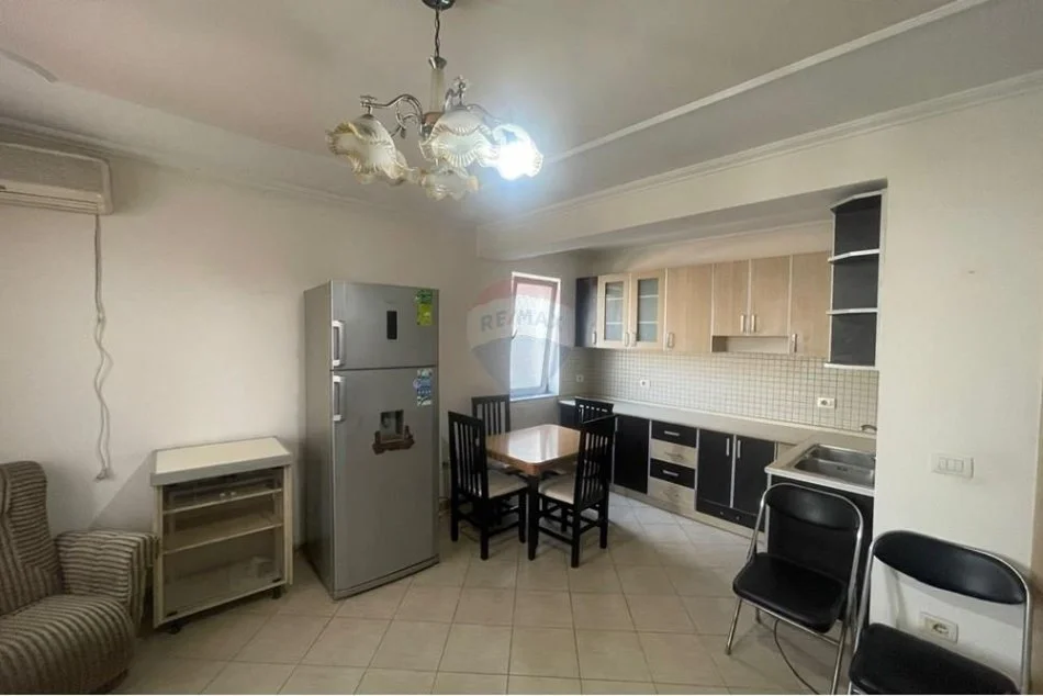 Tirane, jepet me qera apartament 2+1 Kati 6, 80 m² 600 € (Pazari i ri)
