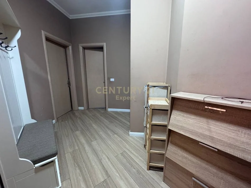 Tirane, jepet me qera apartament 2+1+Aneks+Ballkon Kati 2, 116 m² 850 € 