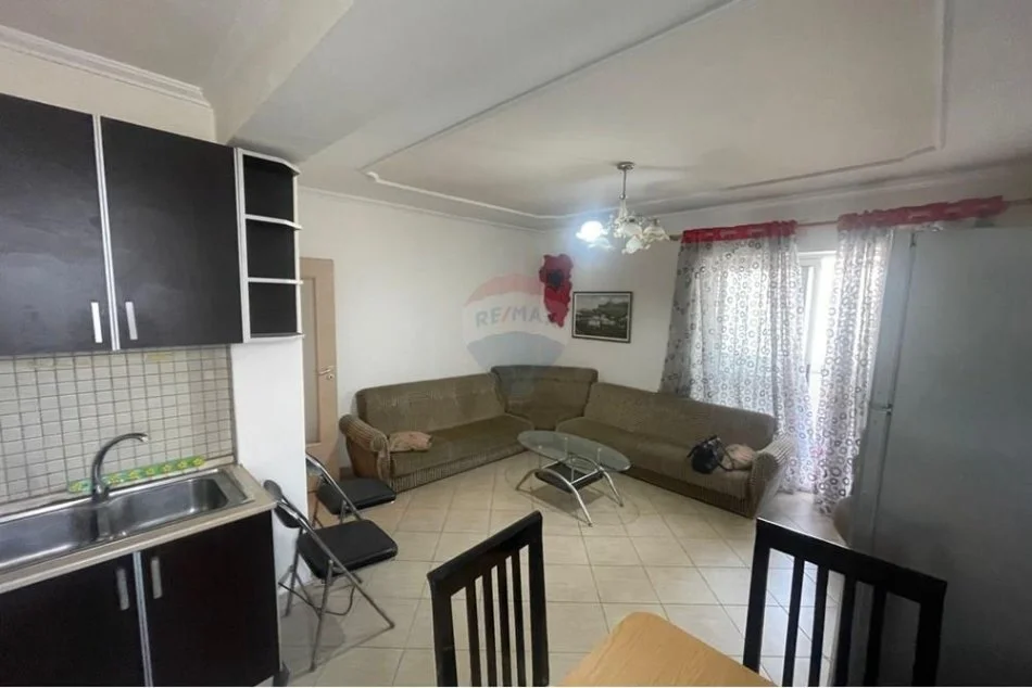 Tirane, jepet me qera apartament 2+1 Kati 6, 80 m² 600 € (Pazari i ri)