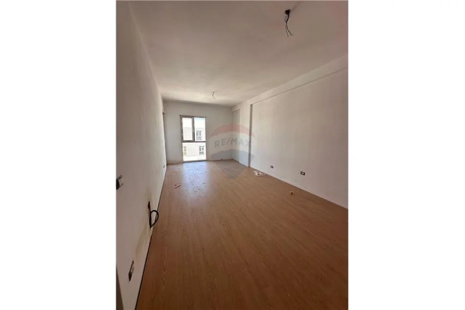 Tirane, shitet apartament 2+1+Ballkon Kati 8, 85 m² 84.000 € (QTU)