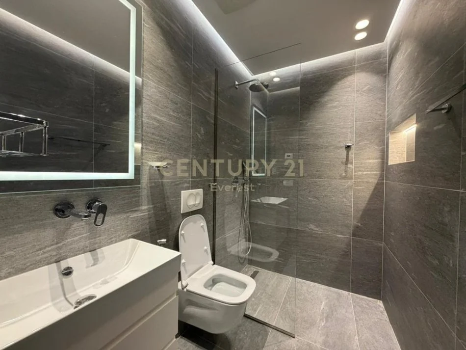 Tirane, jepet me qera apartament 3+1+Aneks+Ballkon Kati 3, 126 m² 1.200 € 