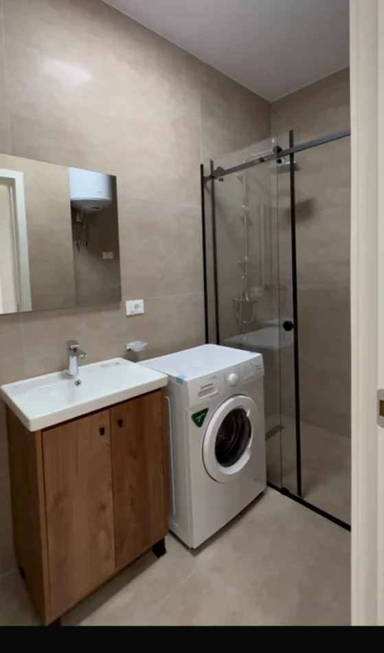 Tirane, jepet me qera apartament 1+1 Kati 2, 75 m² 700 € (Zogu i Zi ,Kompleksi Foleja e Gjelber)