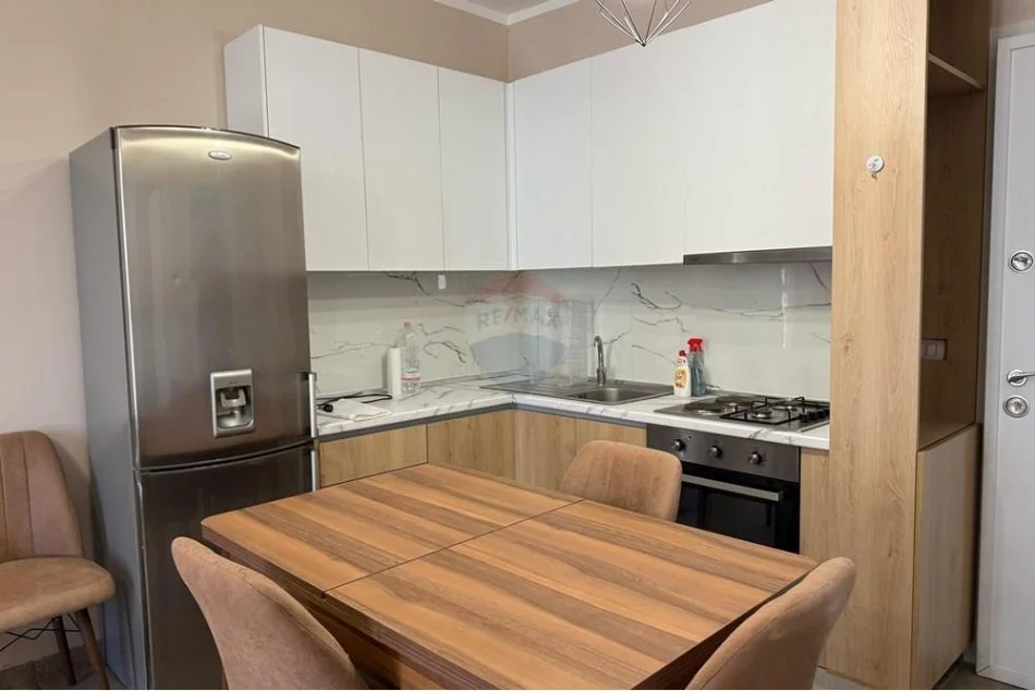 Tirane, jepet me qera apartament 1+1 , 60 m² 400 € (Tirana entry)