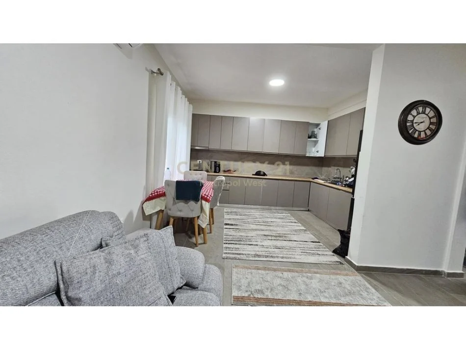 Tirane, shes Vile 2 Katshe Kati 2, 350 m² 350.000 € (Rruga Njazi Meka)