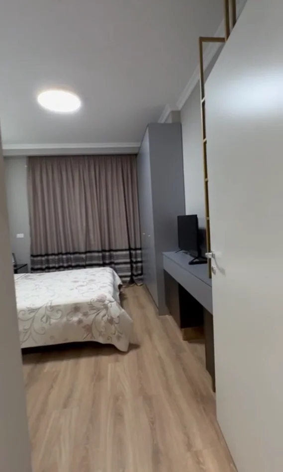 Tirane, jepet me qera apartament 1+1 Kati 2, 75 m² 700 € (Zogu i Zi ,Kompleksi Foleja e Gjelber)