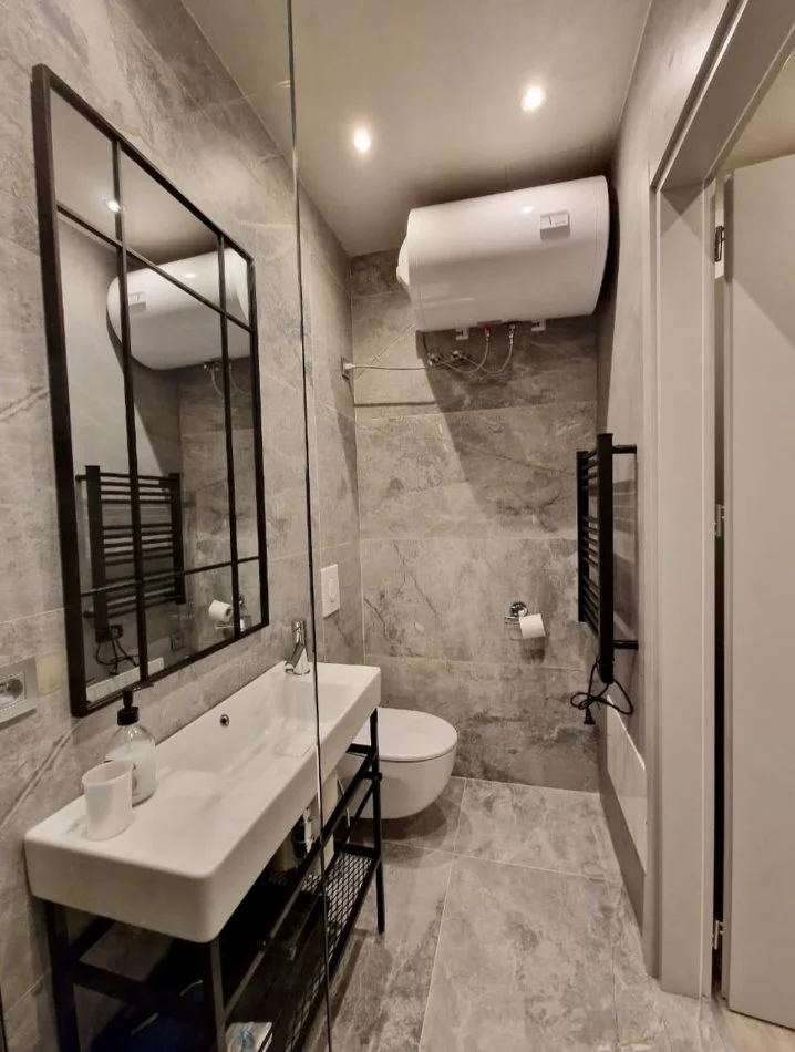 Tirane, jepet me qera apartament 1+1+Ballkon Kati 3, 50 m² 600 € (Rruga Shyqyri Brari)