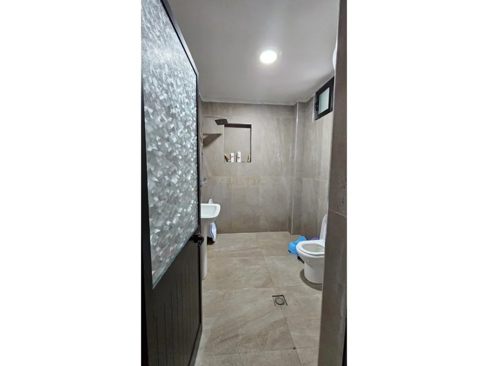 Tirane, shes Vile 2 Katshe Kati 2, 350 m² 350.000 € (Rruga Njazi Meka)