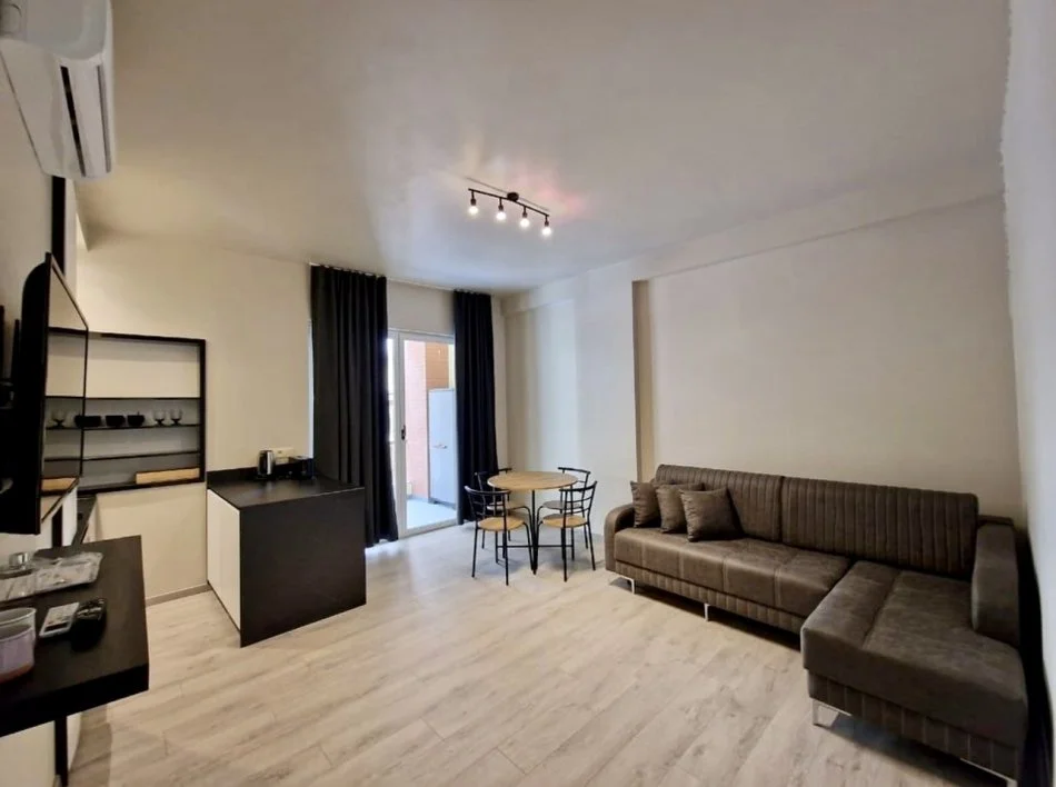 Tirane, jepet me qera apartament 1+1+Ballkon Kati 3, 60 m² 700 € (Shyqyri Brari)