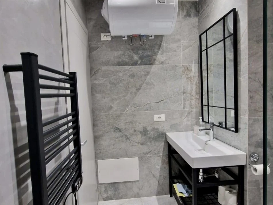 Tirane, jepet me qera apartament 1+1+Ballkon Kati 3, 60 m² 700 € (Shyqyri Brari)