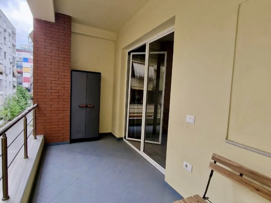 Tirane, jepet me qera apartament 1+1+Ballkon Kati 3, 60 m² 700 € (Shyqyri Brari)