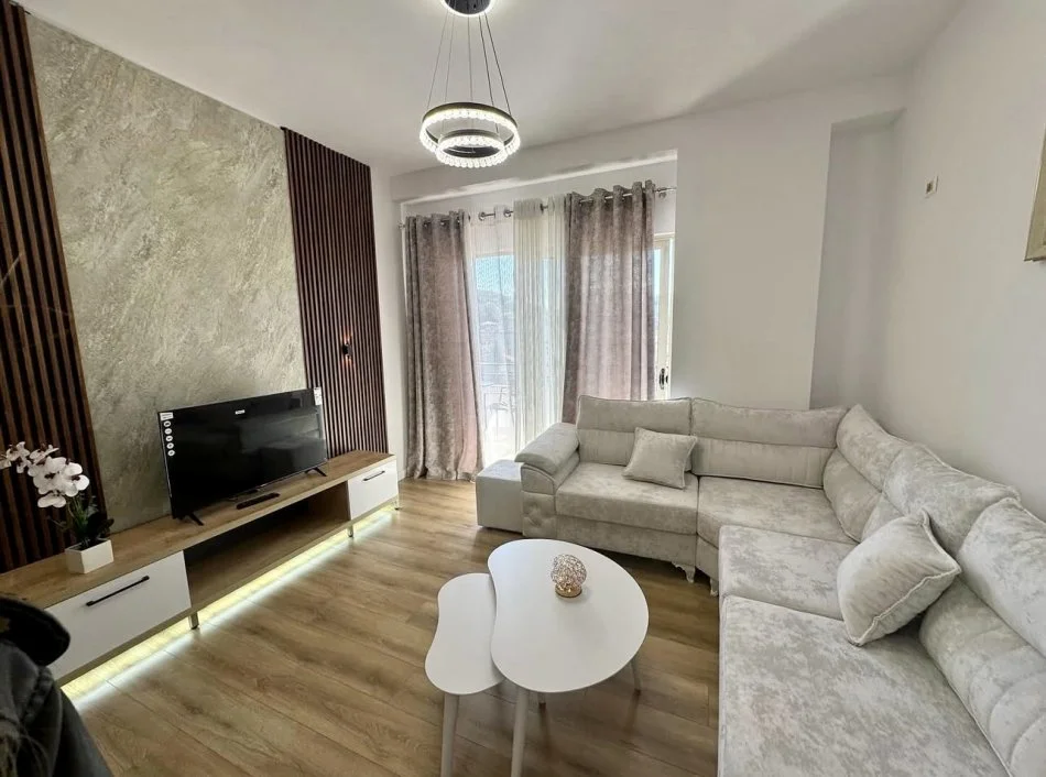 Tirane, shitet 1+1+Ballkon Kati 5, 65 m² 95.000 € (Rruga Thoma Koxhaj)