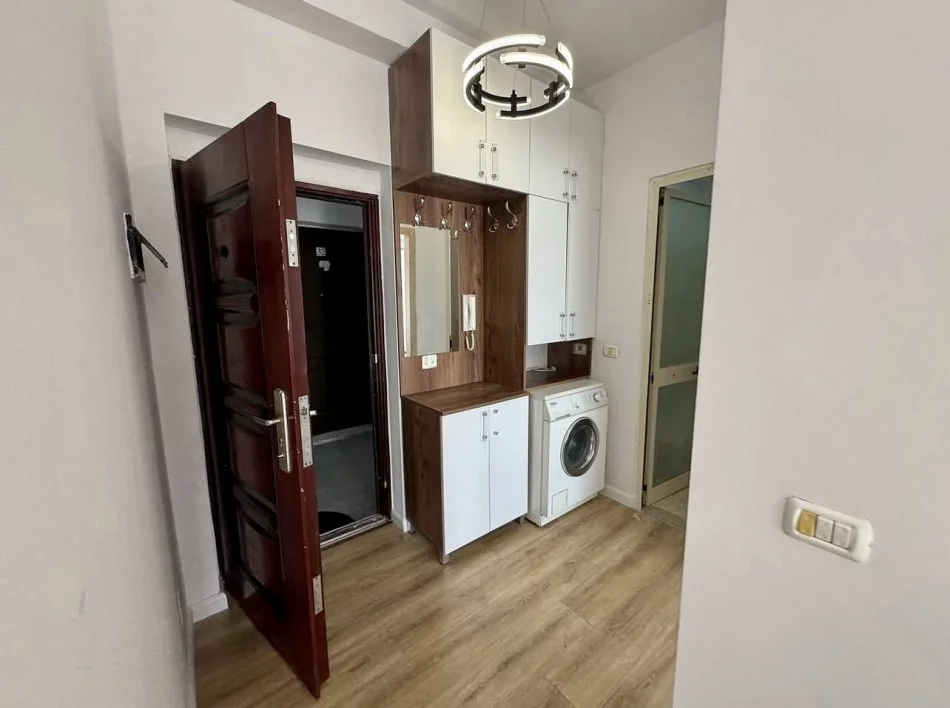 Tirane, shitet 1+1+Ballkon Kati 5, 65 m² 95.000 € (Rruga Thoma Koxhaj)