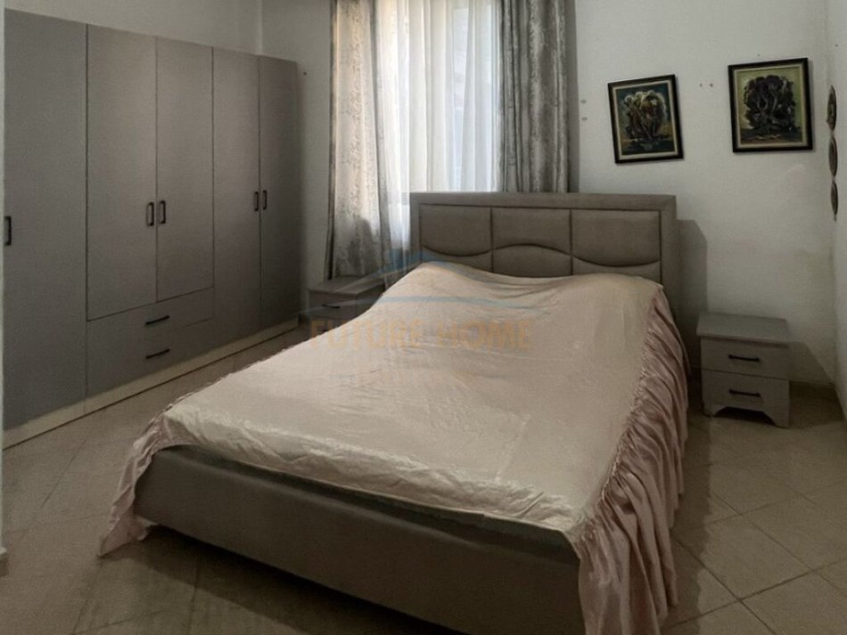 Tirane, jepet me qera apartament 2+1+Ballkon , 115 m² 400 € (Rruga e Kavajes)