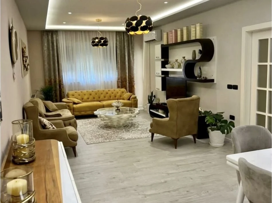 Tirane, jepet me qera apartament 2+1 Me 2 Tualete Kati 2, 100 m² 800 € (Rruga Hamdi Sina)