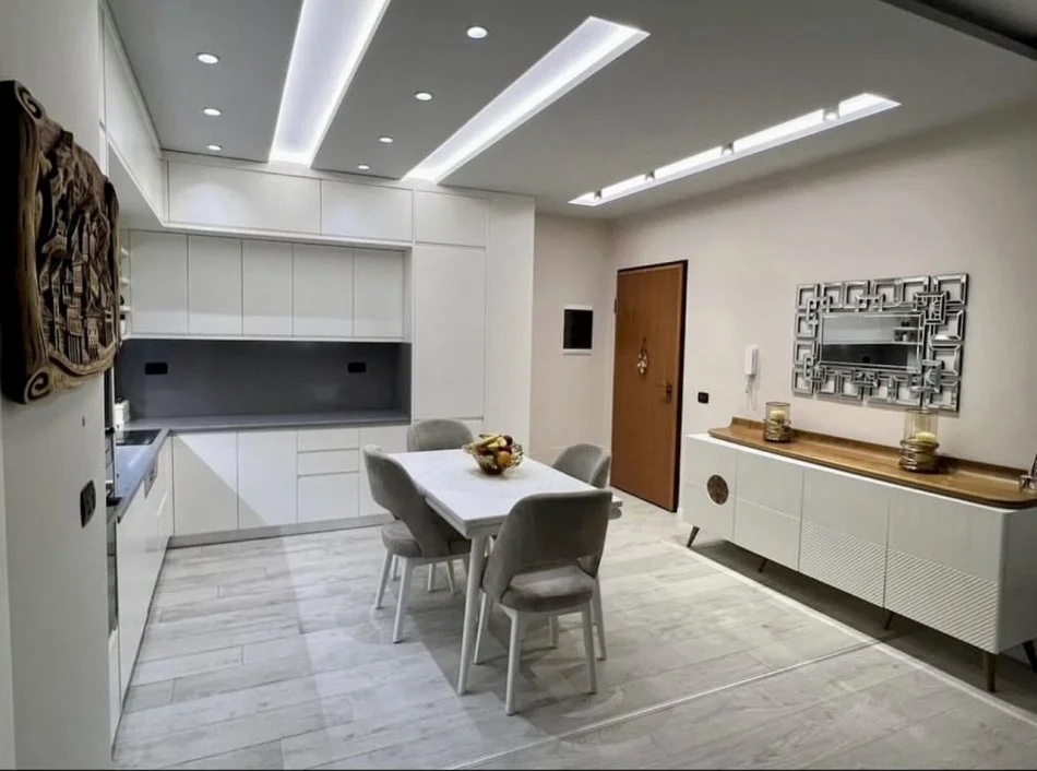 Tirane, jepet me qera apartament 2+1 Me 2 Tualete Kati 2, 100 m² 800 € (Rruga Hamdi Sina)