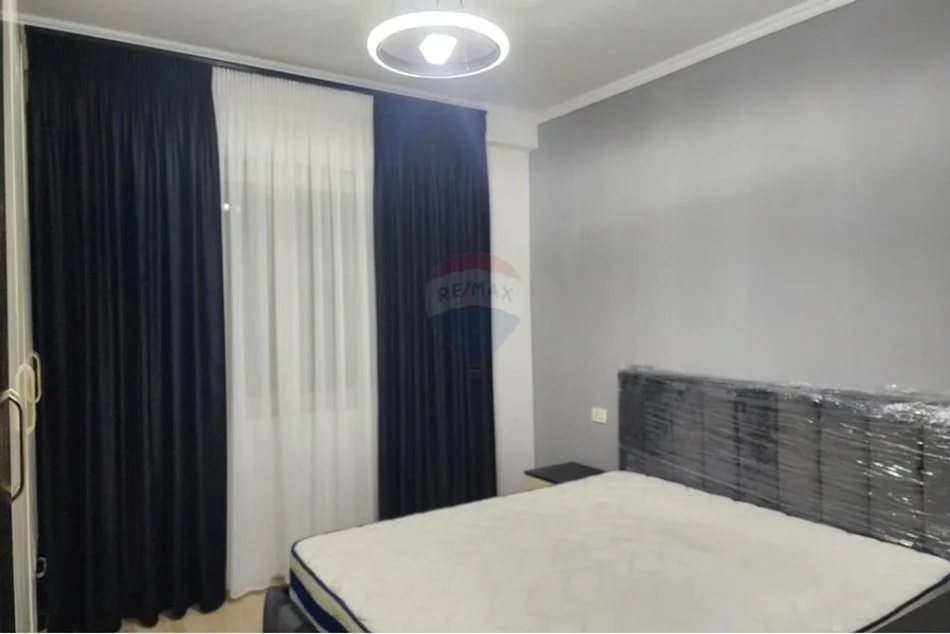 Tirane, jepet me qera apartament 2+1 Kati 3, 80 m² 750 € (Kopshti botanik)