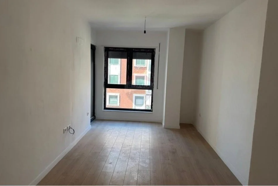 Shqiperi, shitet apartament 1+1 , 55 m² 150.000 € (Komuna e parisit)