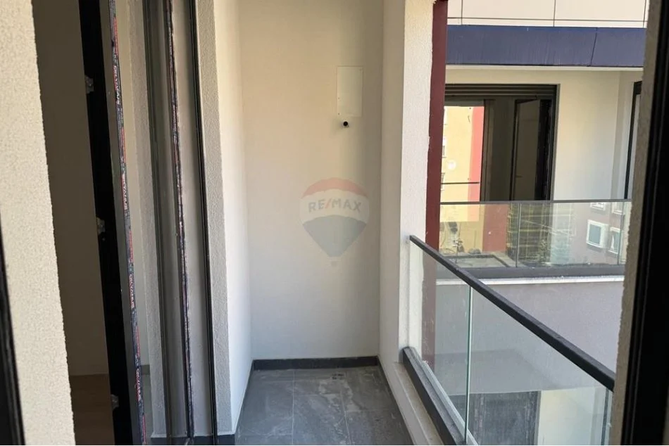 Tirane, shitet apartament 1+1 Kati 4, 55 m² 150.000 € (Komuna e parisit)