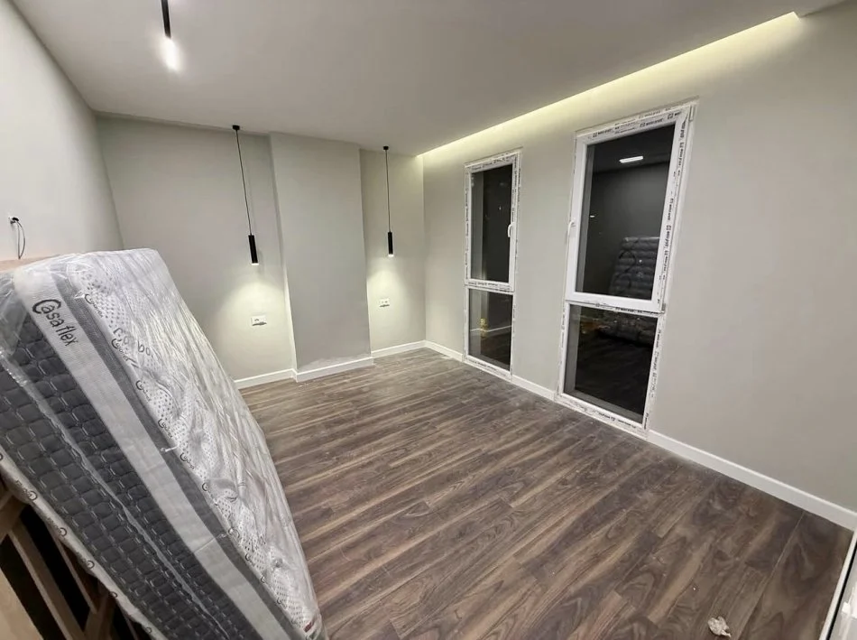 Tirane, jepet me qera apartament 2+1 Me 2 Tualete Dhe Parking Kati 4, 98 m² 1.001 € (Rruga Ana Komnena)