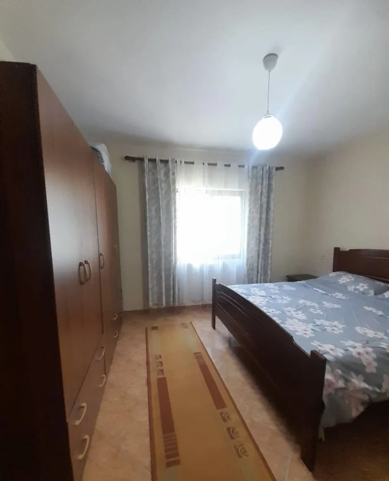 Tirane, jepet me qera shtepi 1+1 Kati 1, 70 m² 400 € (Don Bosko, Restorant Gjeli)