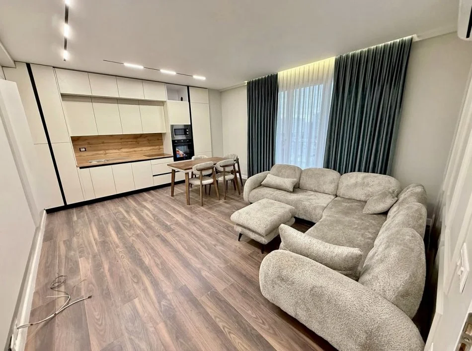Tirane, jepet me qera apartament 1+1+Ballkon Kati 5, 61 m² 700 € (Rruga Ana Komnena)