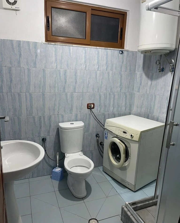 Tirane, jepet me qera shtepi 1+1 Kati 1, 70 m² 400 € (Don Bosko, Restorant Gjeli)