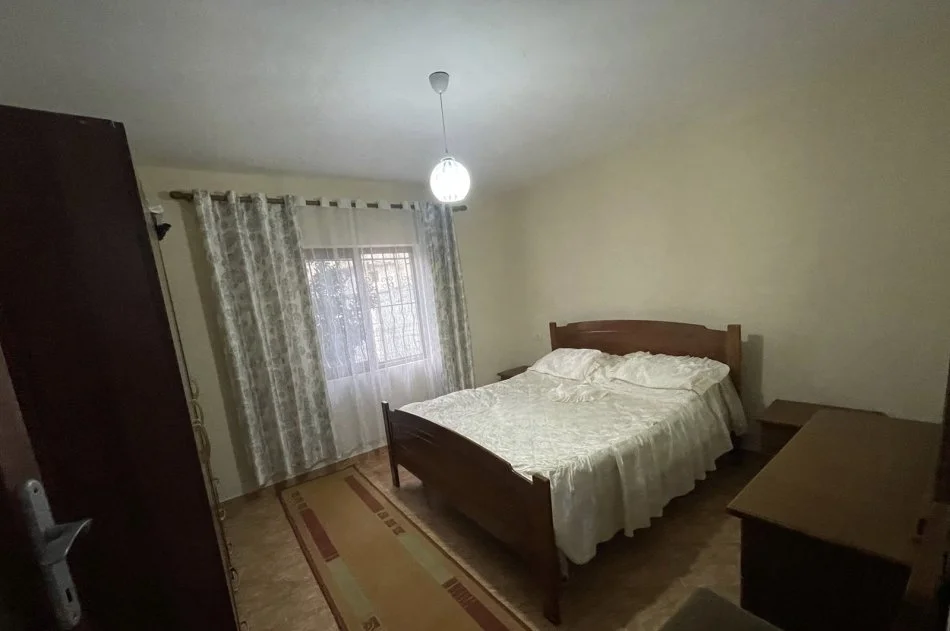 Tirane, jepet me qera shtepi 1+1 Kati 1, 70 m² 400 € (Don Bosko, Restorant Gjeli)