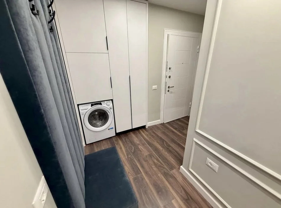 Tirane, jepet me qera apartament 1+1+Ballkon Kati 5, 61 m² 700 € (Rruga Ana Komnena)