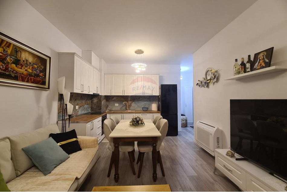 Tirane, jepet me qera apartament 2+1+Ballkon Kati 6, 94 m² 500 € (Univers City, QTU)