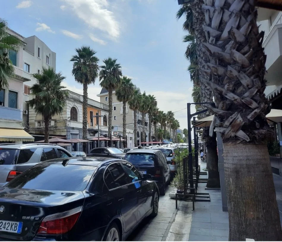 Durres, jepet me qera ambjent biznesi , 100 m² 600 €