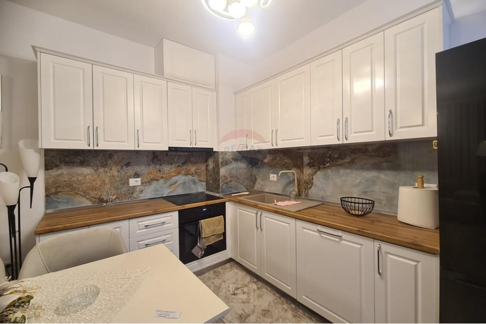 Tirane, jepet me qera apartament 2+1+Ballkon Kati 6, 94 m² 500 € (Univers City, QTU)