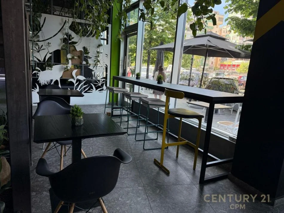 Tirane, shitet bar-kafe Kati 0, 326 m² 79.999 € (Pallati me Shigjeta)