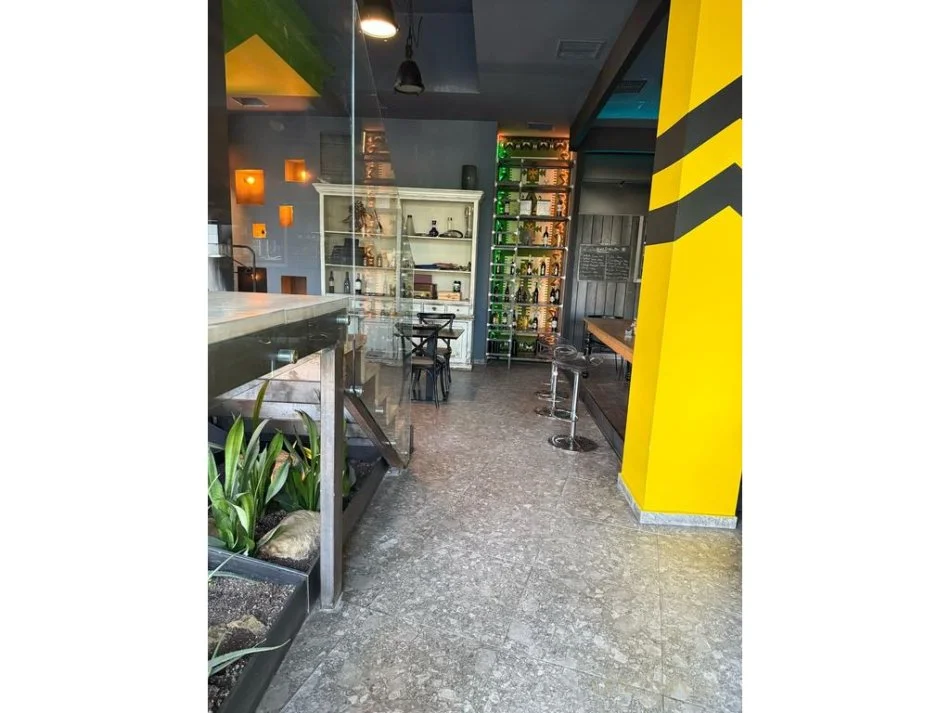 Tirane, shitet bar-kafe Kati 0, 326 m² 79.999 € (Pallati me Shigjeta)