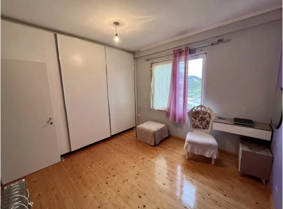 Tirane, shitet apartament 2+1+2Tualete+Ballkon Kati 2, 86 m² 160.000 € (Rruga e Zallit)