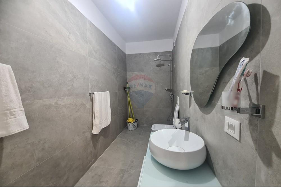 Tirane, jepet me qera apartament 2+1+Ballkon Kati 6, 94 m² 500 € (Univers City, QTU)