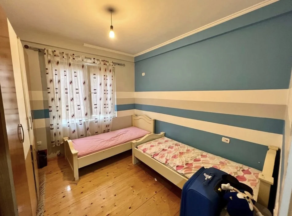 Tirane, shitet apartament 2+1+2Tualete+Ballkon Kati 2, 86 m² 160.000 € (Rruga e Zallit)