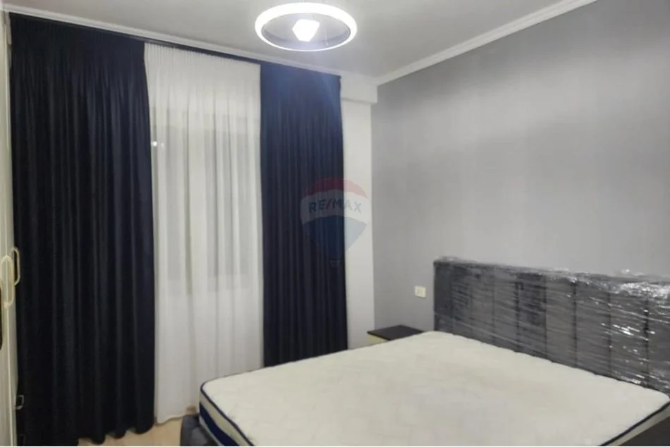 Tirane, jepet me qera apartament 2+1 Kati 3, 80 m² 750 € (Kopshti botanik)