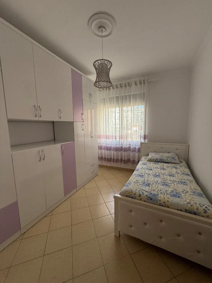 Tirane, jepet me qera apartament 2+1+Ballkon Kati 1, 1 m² 550 € (Spiro Floqi)