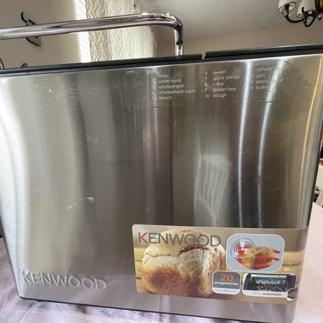 Tirane, shes Berese buke Kenwood 7000 Leke