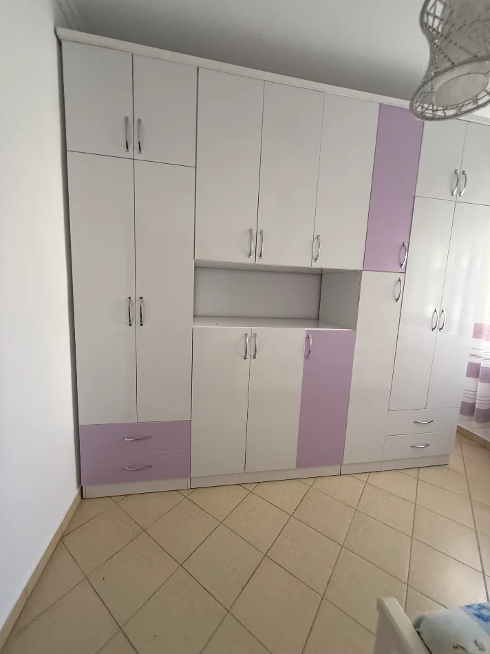 Tirane, jepet me qera apartament 2+1+Ballkon Kati 1, 1 m² 550 € (Spiro Floqi)