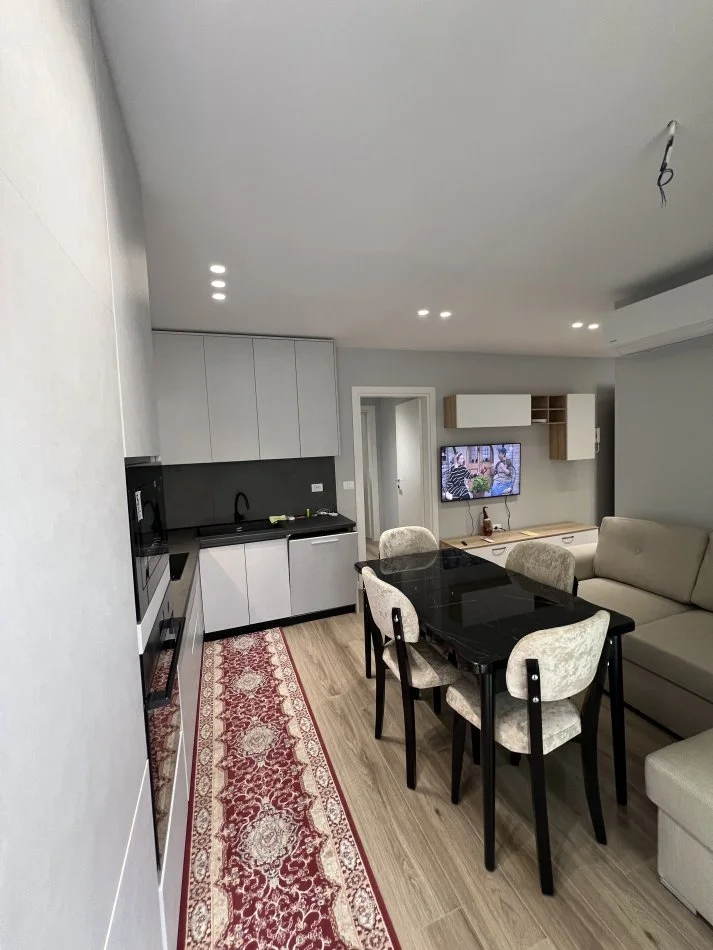 Tirane, jap me qera apartament 2+1+Aneks+Ballkon Kati 2, 77 m² 800 € (Shkolla e Kuqe)