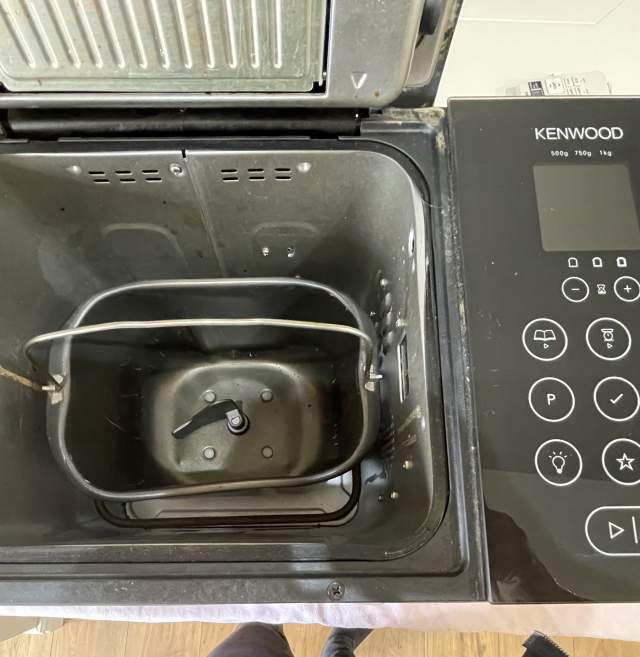 Tirane, shes Berese buke Kenwood 7000 Leke