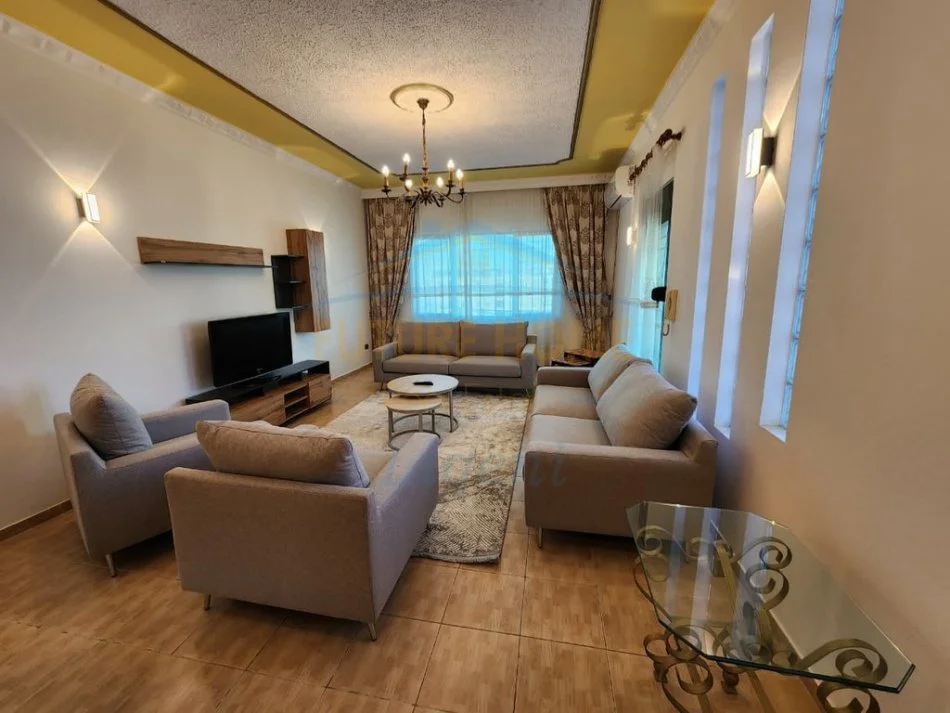 Tirane, jepet me qera apartament 2+1 Kati 1, 239 m² 600 € (Misto Mame)